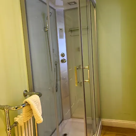 Moresby Hall 호텔 4*