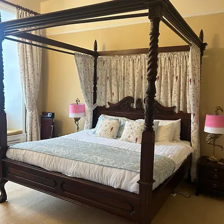 Moresby Hall ホテル 4*